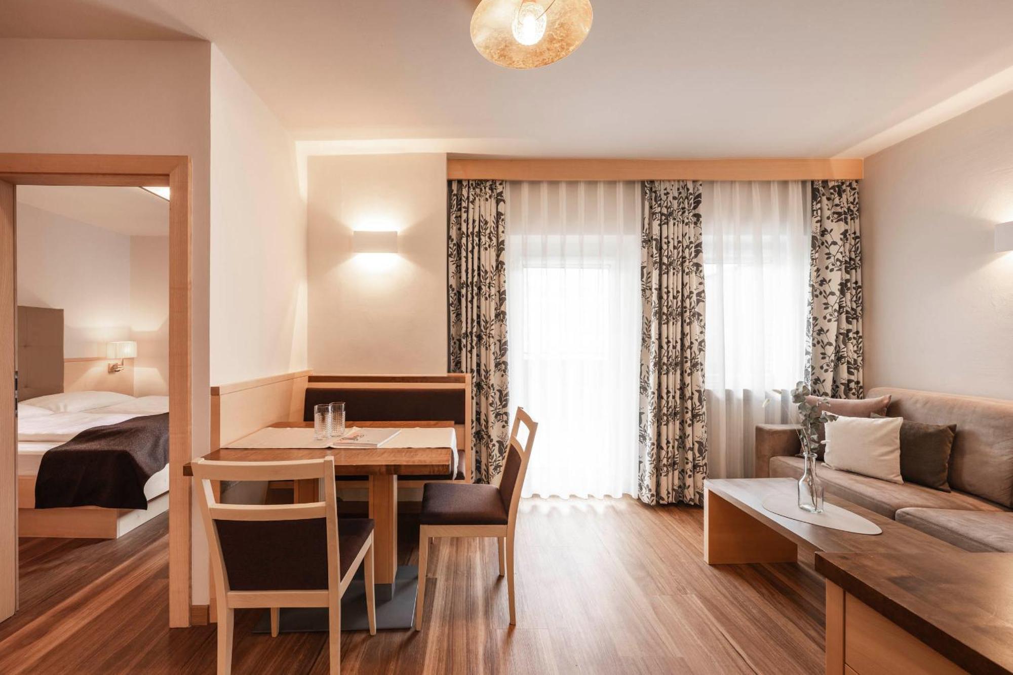 Appartementhaus Residence Hirzer Tirolo Room photo